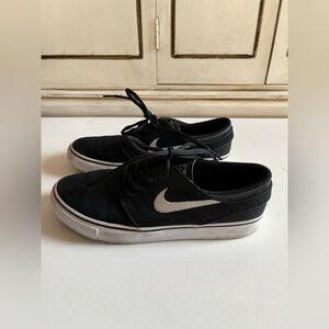 Nike Stefan Janoski Black & White Canvas Skate tennis shoes sneakers Youth 5.5